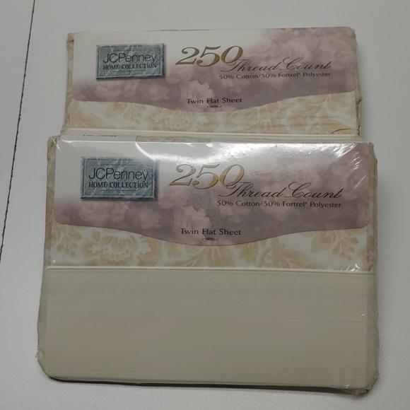 JCPenney 2 Cream Colored Twin Flat Sheets!! - Picture 1 of 3